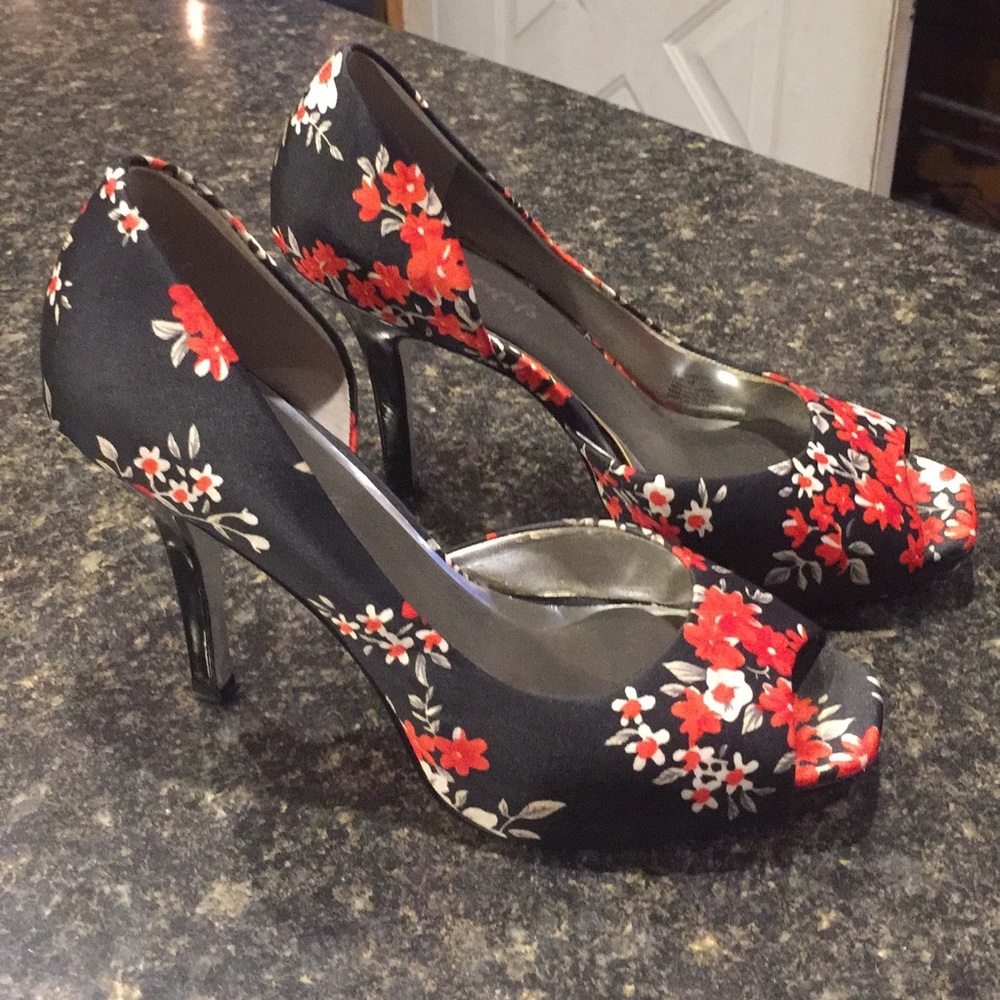 Jessica Simpson Heels - 8B